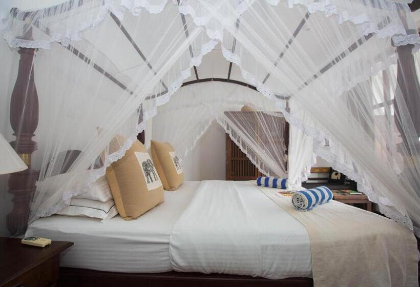 豪华海景房带阳台, Sea World Boutique