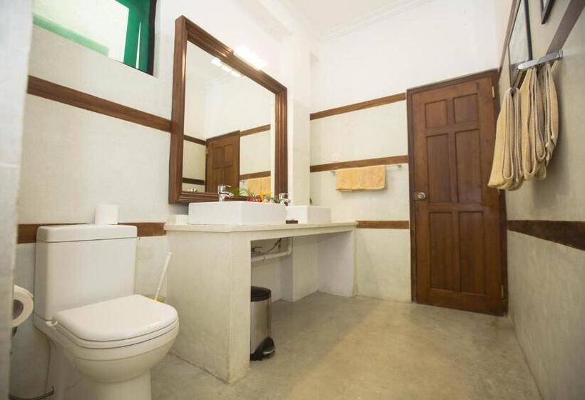 豪华海景房带阳台, Sea World Boutique