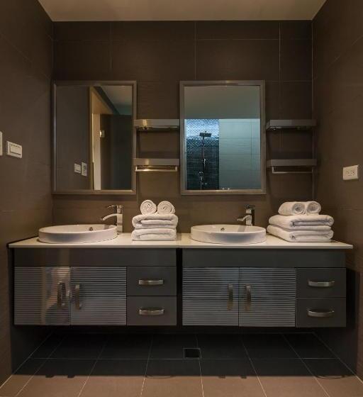 سوییت خانوادگی, I Leisure B&b