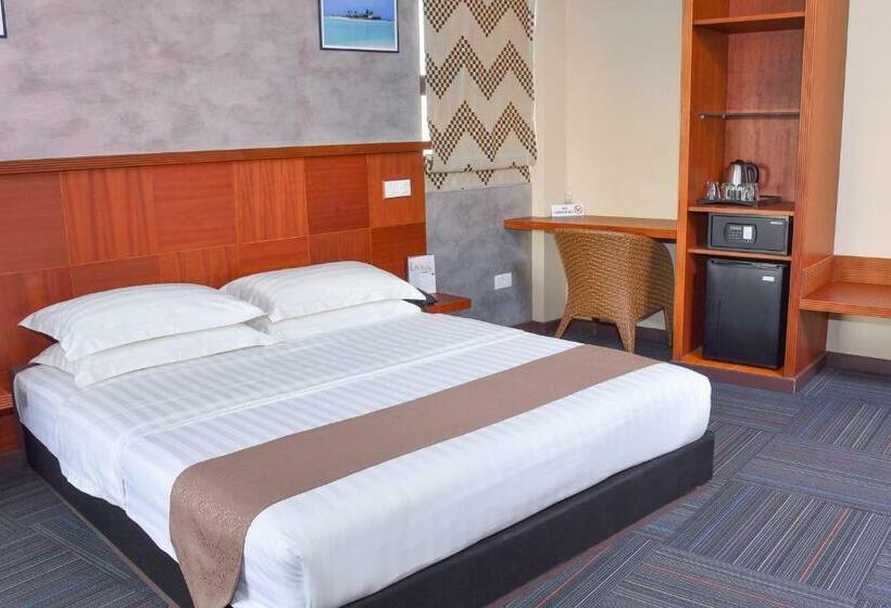 اتاق سوپریور با بالکن, Rashu Hiyaa