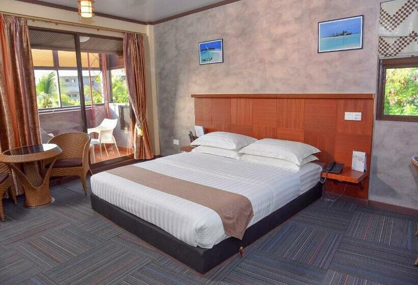 اتاق سوپریور با بالکن, Rashu Hiyaa