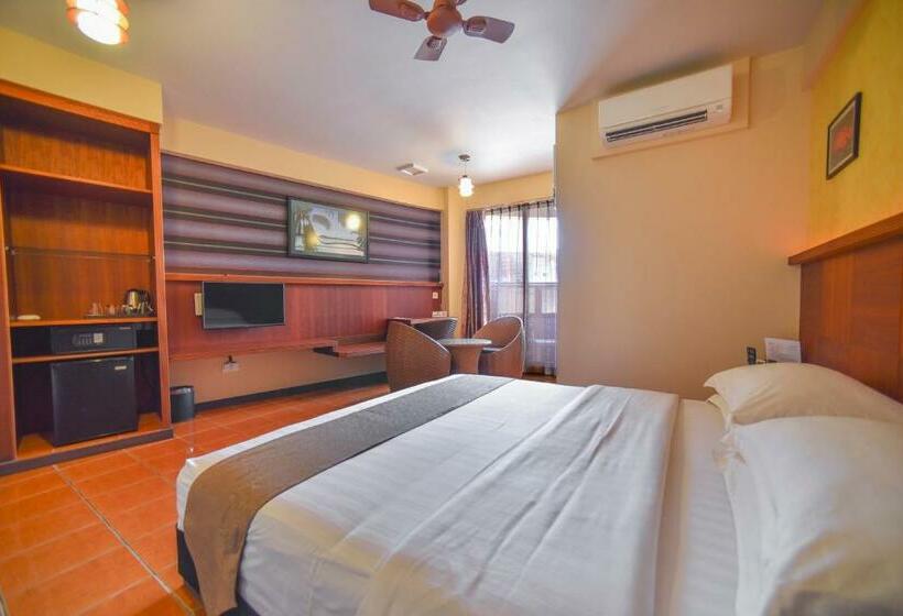 اتاق لوکس با بالکن, Rashu Hiyaa