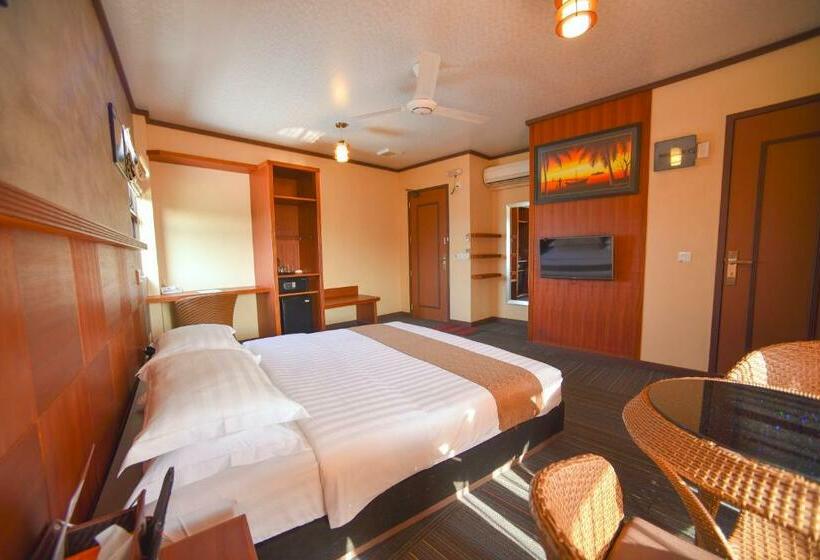 اتاق سوپریور با بالکن, Rashu Hiyaa