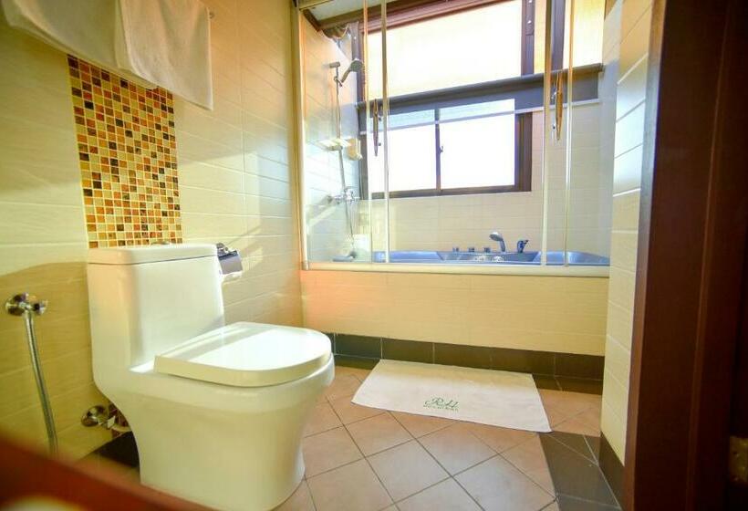 اتاق سوپریور با بالکن, Rashu Hiyaa