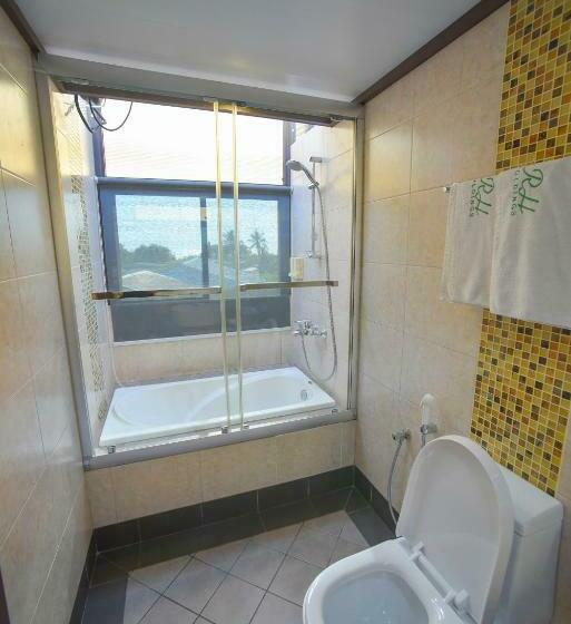 اتاق سوپریور با بالکن, Rashu Hiyaa