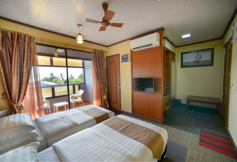 اتاق سوپریور با بالکن, Rashu Hiyaa