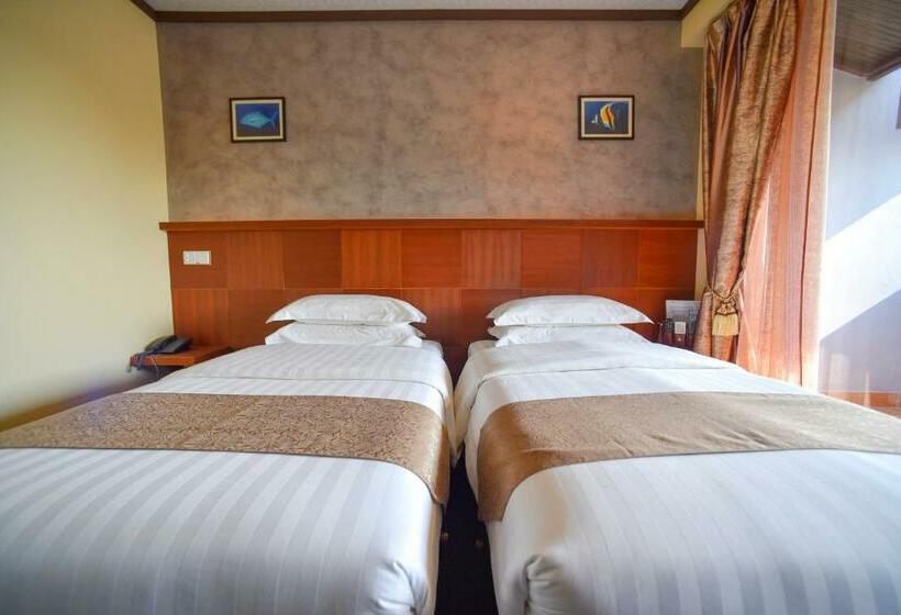 اتاق سوپریور با بالکن, Rashu Hiyaa