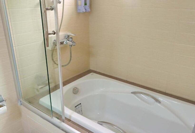 اتاق سوپریور با بالکن, Rashu Hiyaa