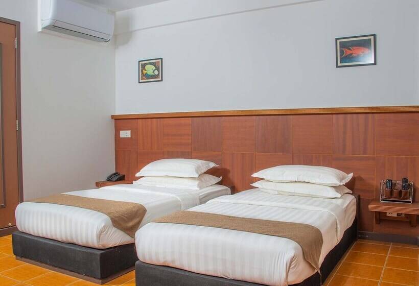 اتاق لوکس با چشم‌انداز, Rashu Hiyaa