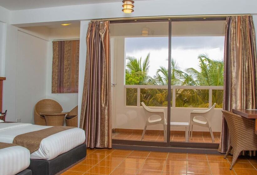 اتاق لوکس با چشم‌انداز, Rashu Hiyaa