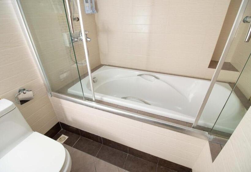 اتاق سوپریور با بالکن, Rashu Hiyaa