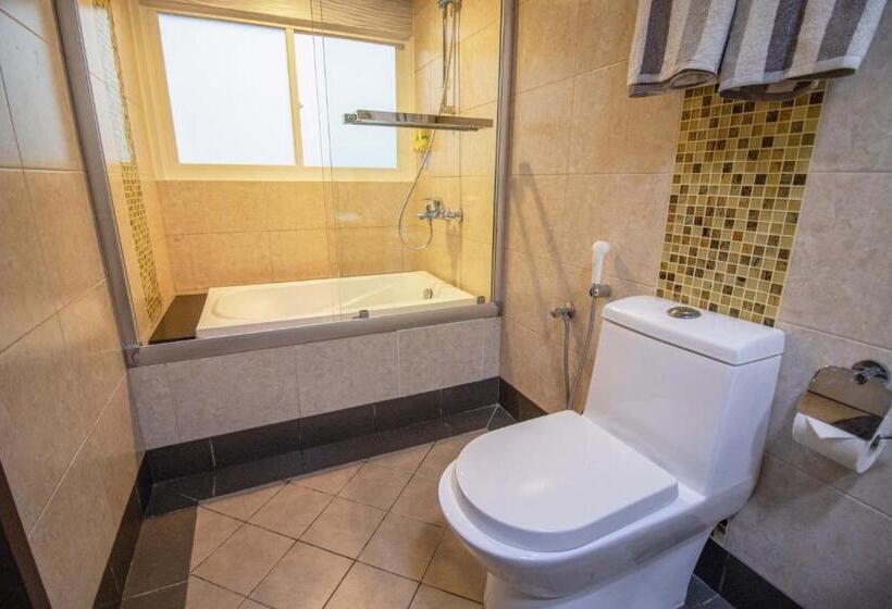 اتاق سوپریور با بالکن, Rashu Hiyaa