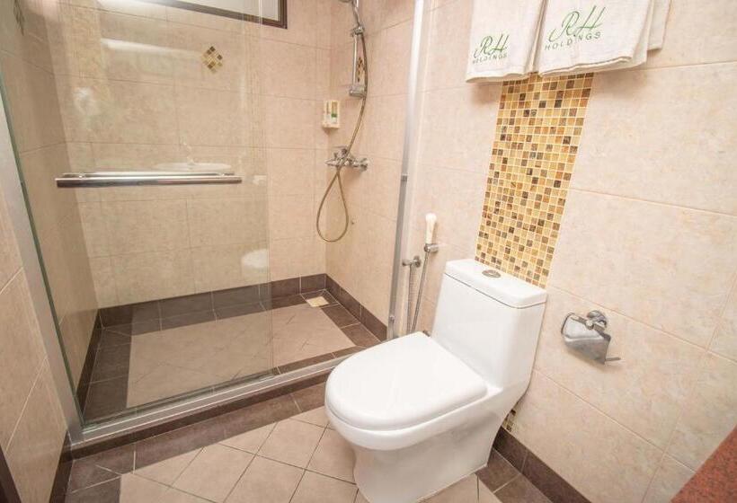 اتاق لوکس با بالکن, Rashu Hiyaa