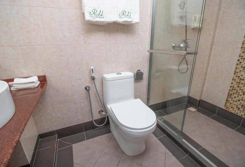 اتاق لوکس با چشم‌انداز, Rashu Hiyaa