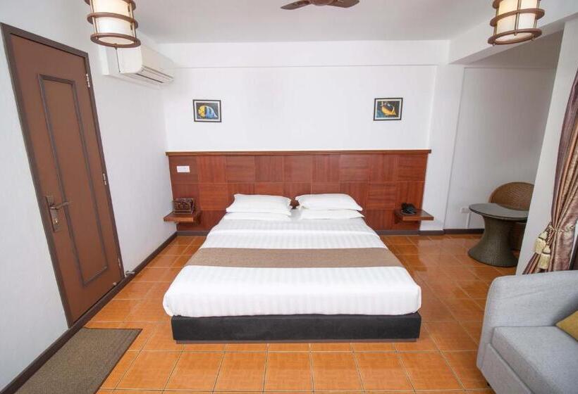 اتاق لوکس با چشم‌انداز, Rashu Hiyaa