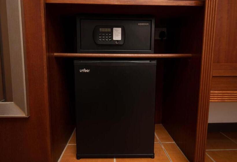 اتاق لوکس با چشم‌انداز, Rashu Hiyaa