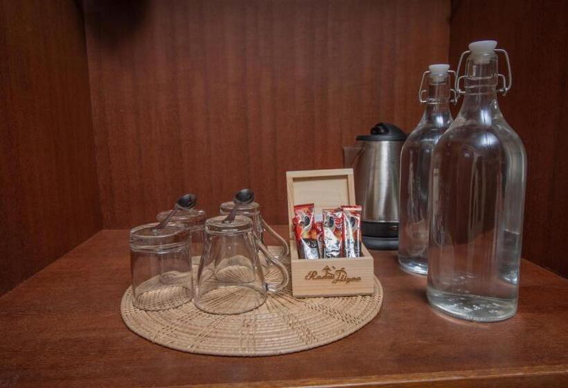 اتاق لوکس با بالکن, Rashu Hiyaa