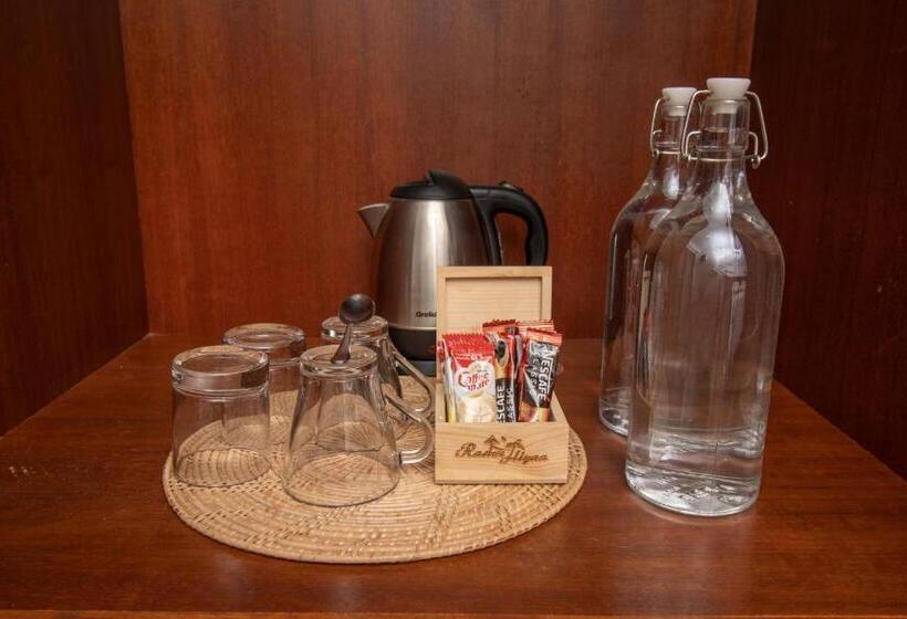 اتاق لوکس با چشم‌انداز, Rashu Hiyaa