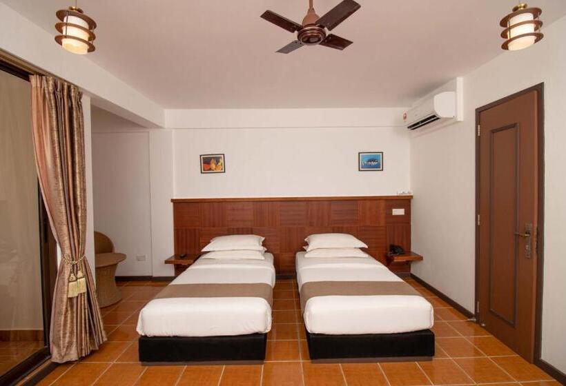 اتاق لوکس با چشم‌انداز, Rashu Hiyaa