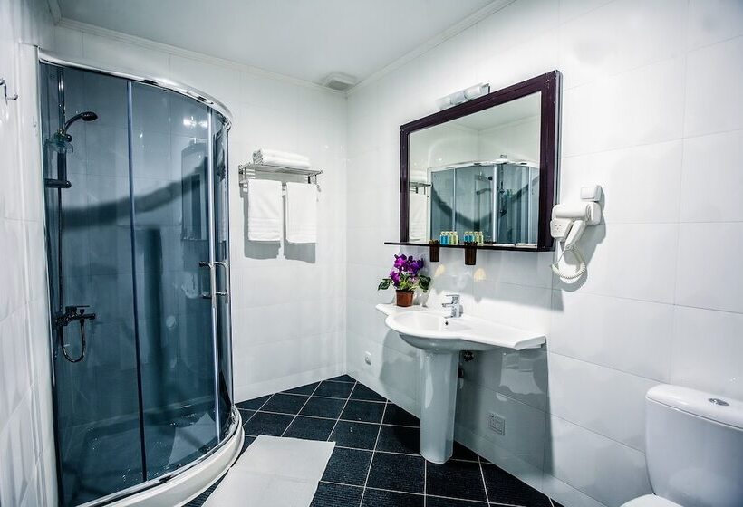 سوییت جونیور, Aria Hotel Chisinau