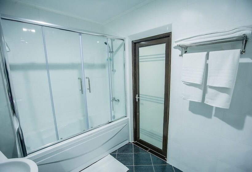 سوییت جونیور, Aria Hotel Chisinau