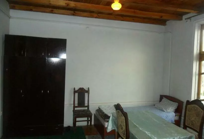 Cama em Quarto Compartilhado, B&b Bahodir