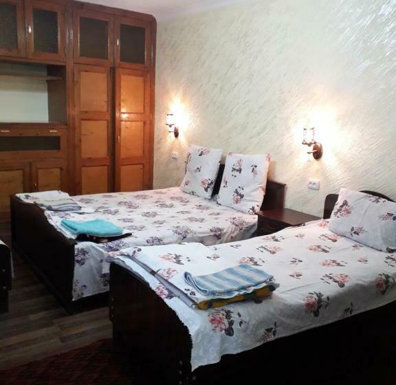 标准三人间, B&b Bahodir