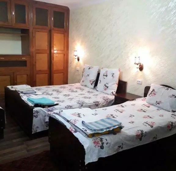 Quarto Triplo Estandar, B&b Bahodir