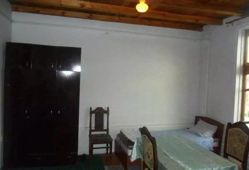 Quarto Estandar Individual, B&b Bahodir