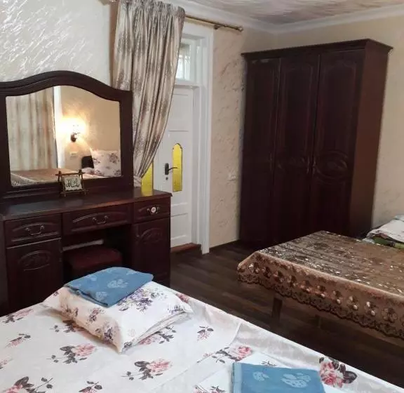 Quarto Triplo Estandar, B&b Bahodir