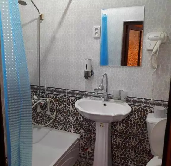Quarto Estandar Individual, B&b Bahodir