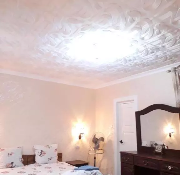 Quarto Estandar Individual, B&b Bahodir