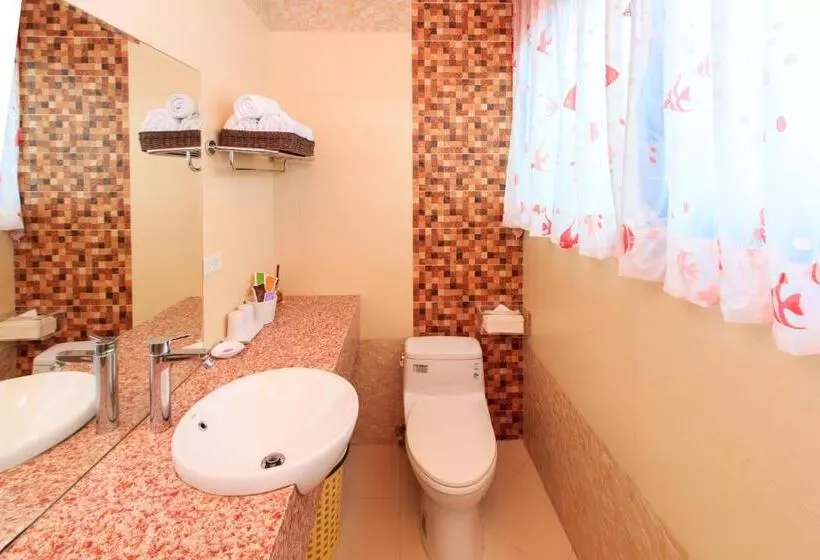 اتاق لوکس با بالکن و چشم‌انداز دریا, Lanyang Beach Villa