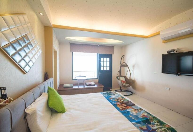 اتاق لوکس با بالکن و چشم‌انداز دریا, Lanyang Beach Villa