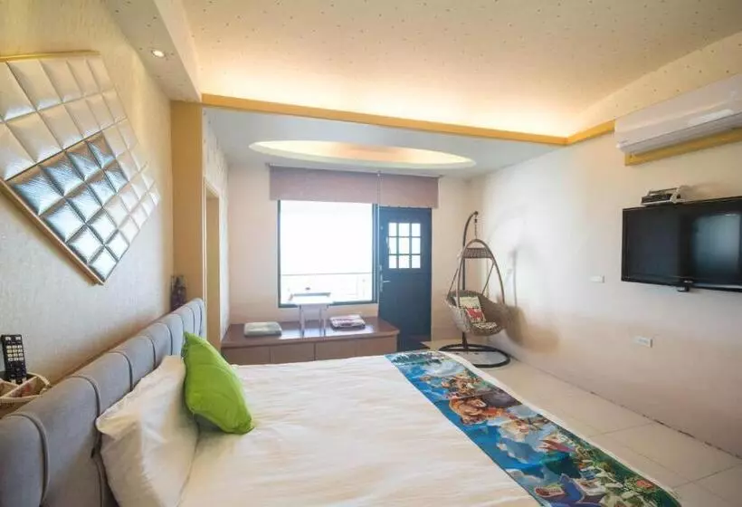اتاق لوکس با بالکن و چشم‌انداز دریا, Lanyang Beach Villa