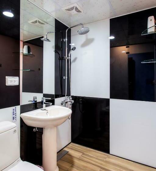 اتاق لوکس, Cen Pin B&b