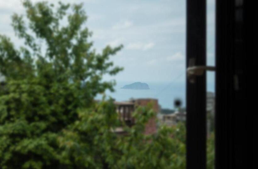 اتاق لوکس, Cen Pin B&b