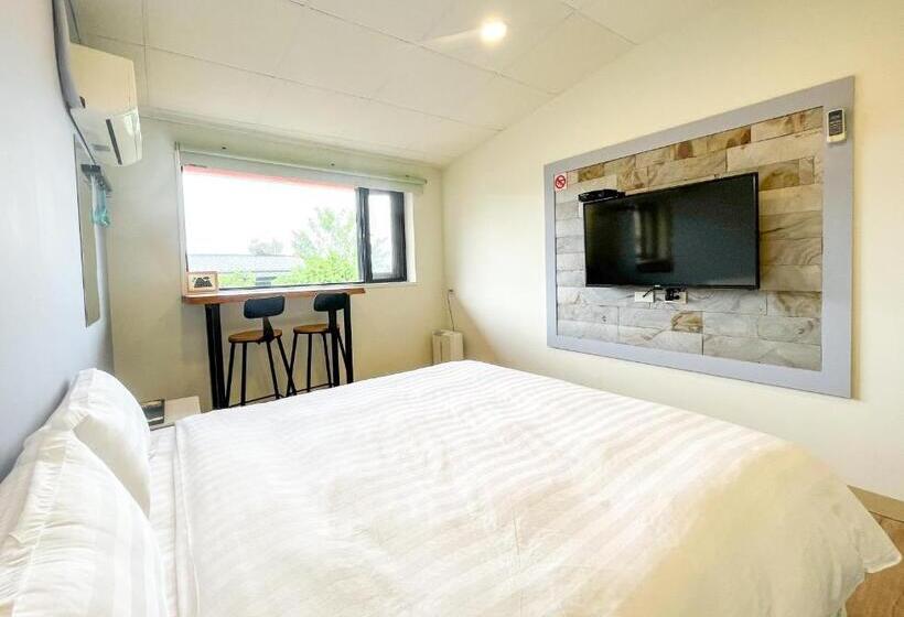 اتاق لوکس, Cen Pin B&b