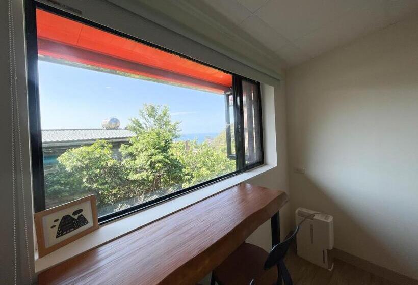 اتاق لوکس, Cen Pin B&b