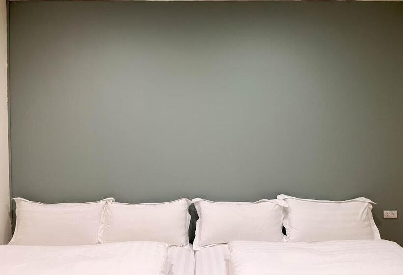 اتاق خانوادگی, Cen Pin B&b