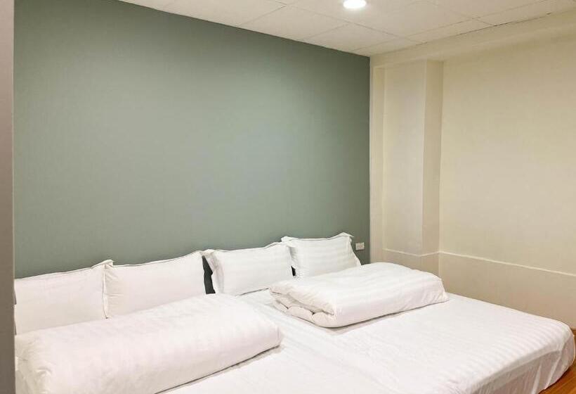 اتاق خانوادگی, Cen Pin B&b