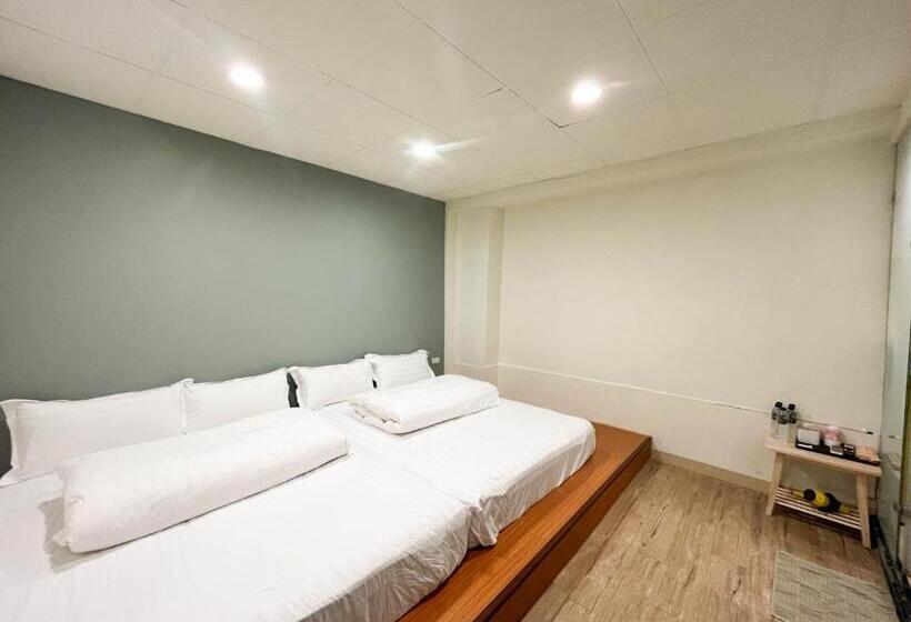 اتاق خانوادگی, Cen Pin B&b