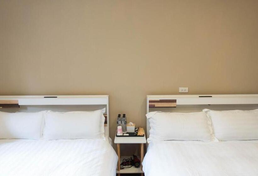اتاق خانوادگی, Cen Pin B&b