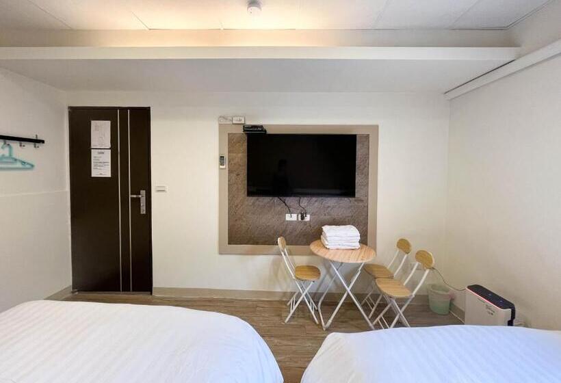 اتاق خانوادگی, Cen Pin B&b