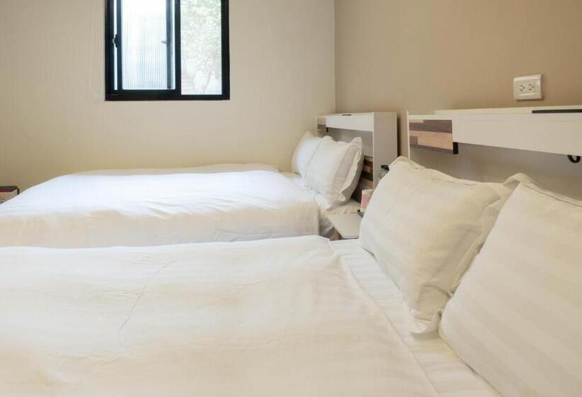 اتاق خانوادگی, Cen Pin B&b