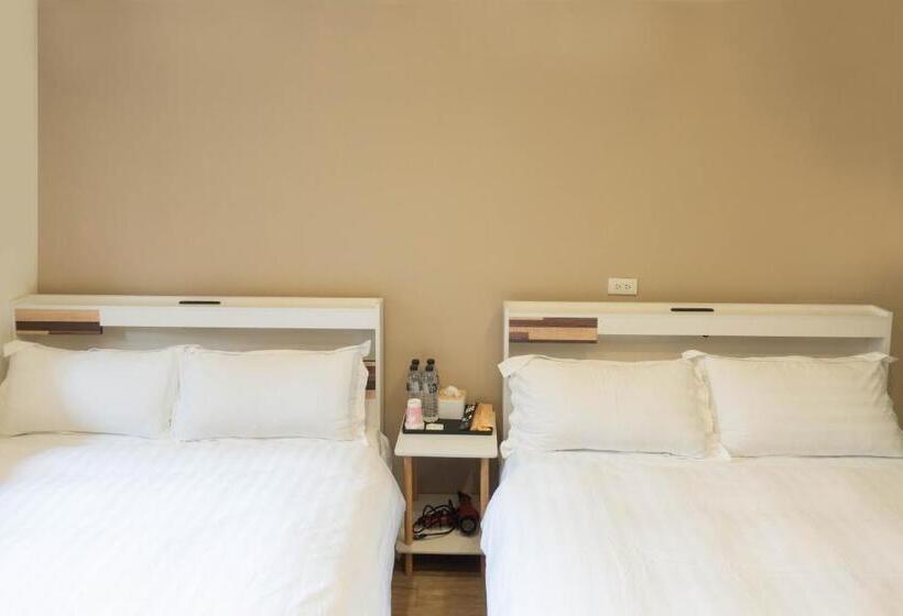 اتاق خانوادگی, Cen Pin B&b