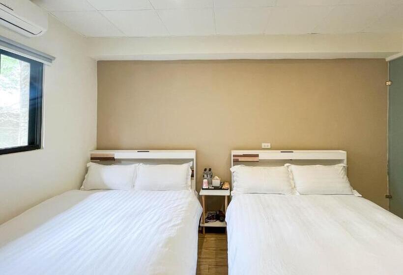 اتاق خانوادگی, Cen Pin B&b