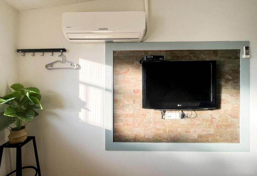 اتاق لوکس, Cen Pin B&b