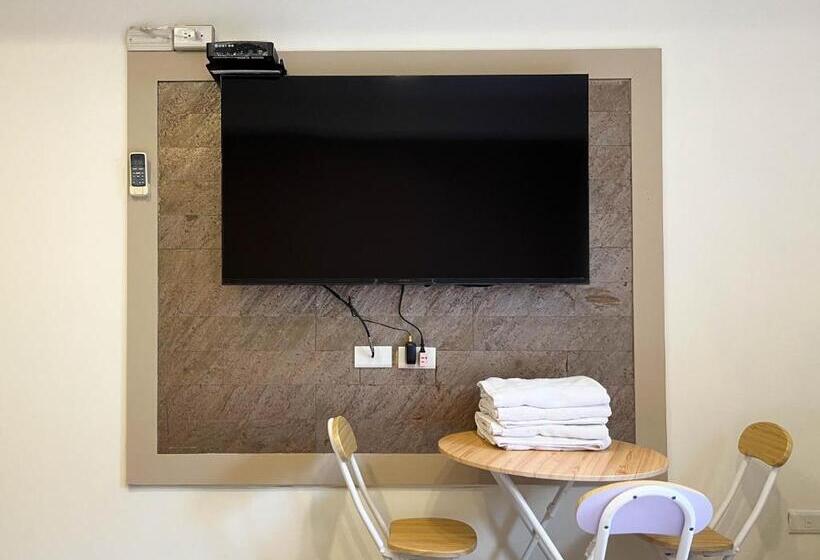 اتاق خانوادگی, Cen Pin B&b