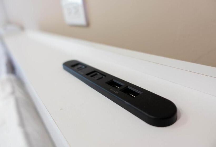 اتاق خانوادگی, Cen Pin B&b